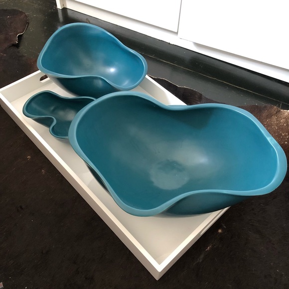 Set of Jonathan Adler WIGGLE bowls in Navy. Large, medium and small. Stacking. - Picture 7 of 10